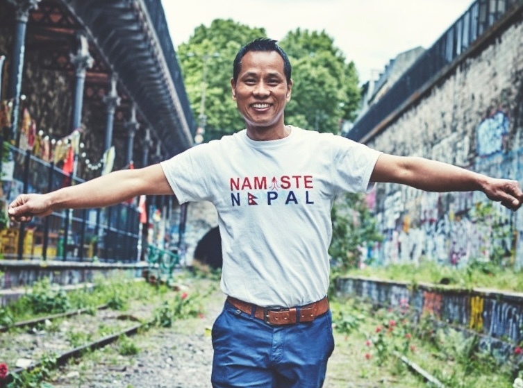 Bishnu, cuisinier réfugié népalais chez Les Cuistots Migrateurs 