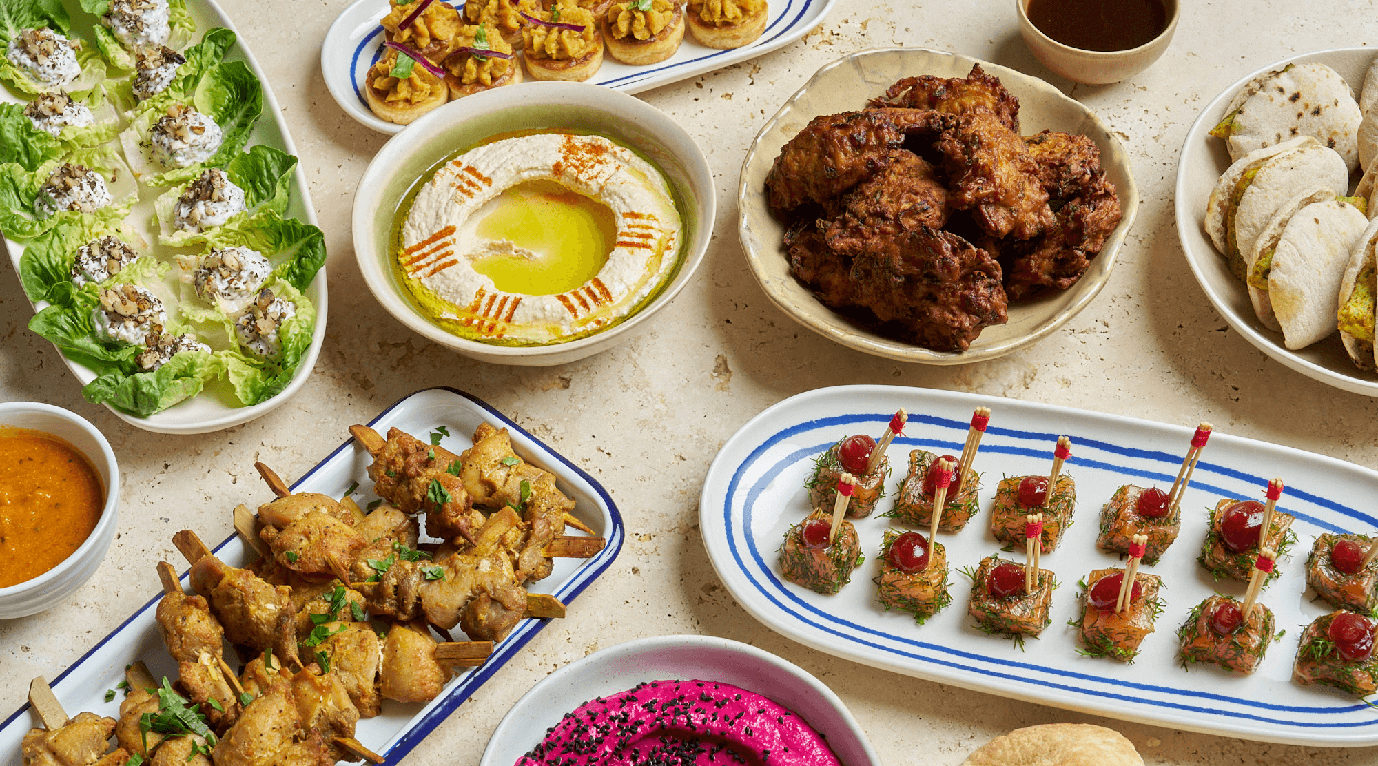 Buffet froid gourmand et généreux lors d'un événement d'entreprise